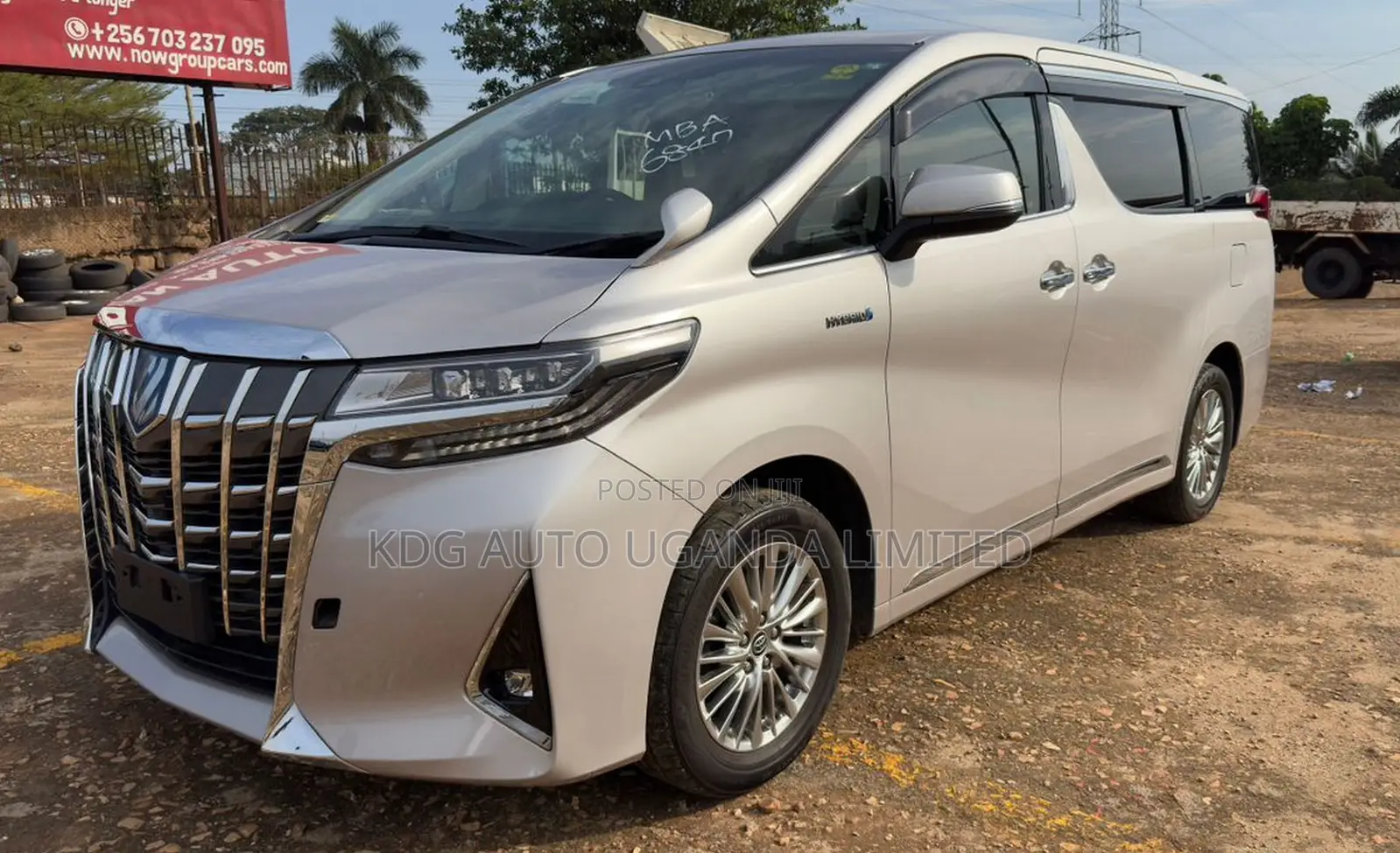 Toyota Alphard 2.5 Hybrid AWD 2019 Silver