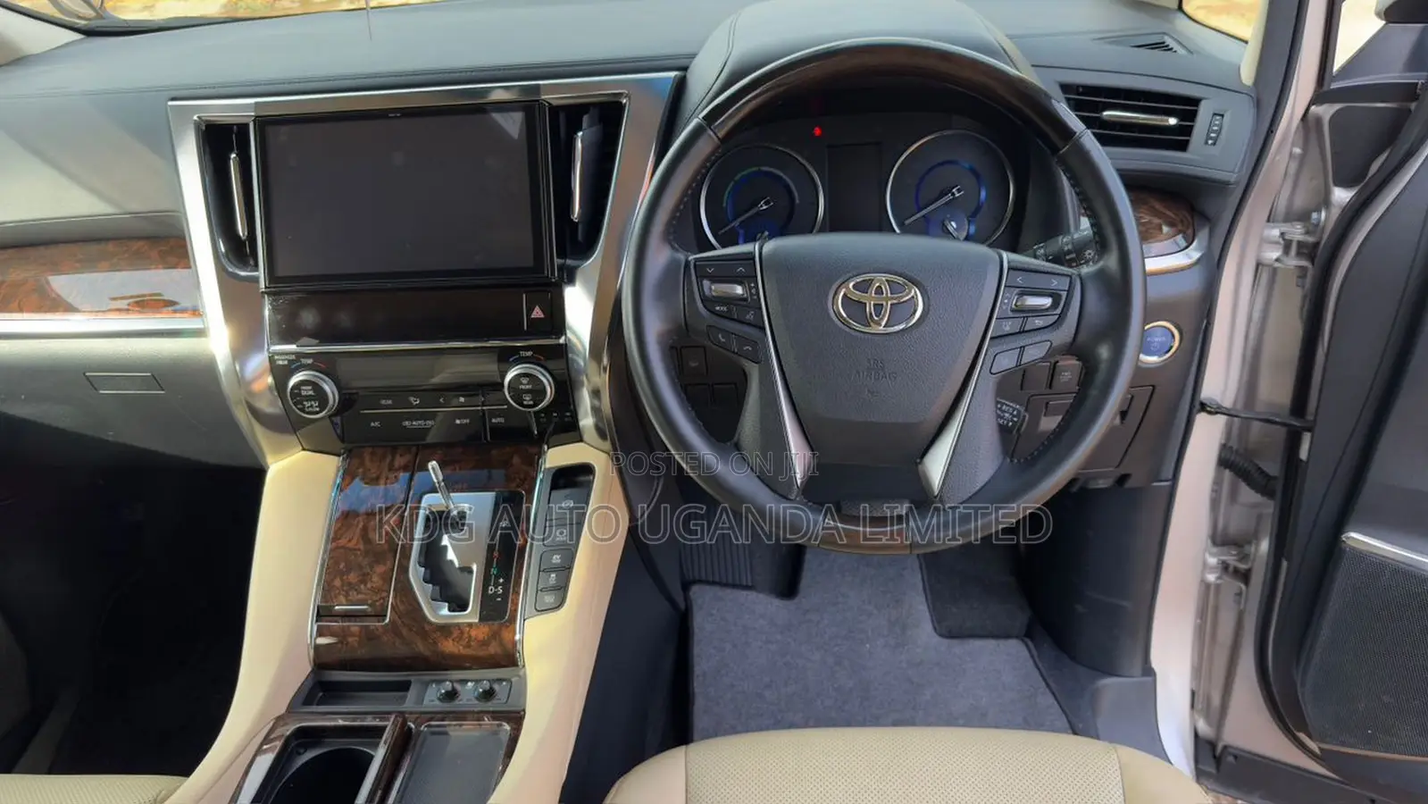 Toyota Alphard 2.5 Hybrid AWD 2019 Silver
