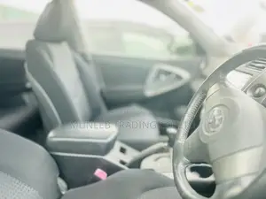 Toyota Vanguard 2011 White