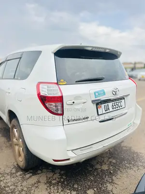 Toyota Vanguard 2011 White