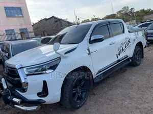 Toyota Hilux 2.8 Diesel 2020 White