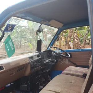 Isuzu Elf Truck 1981 Blue