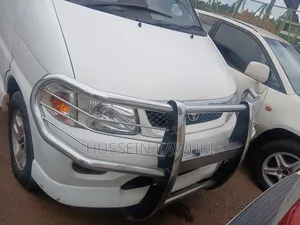 Toyota Regius 1995 White