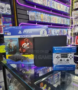 Chipped Playstation 4 Slim. With 13 Games and 2 Controllers So Perfect