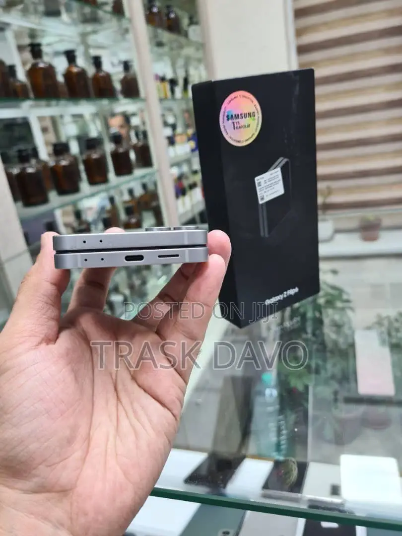 New Samsung Galaxy Z Flip6 256 GB Black