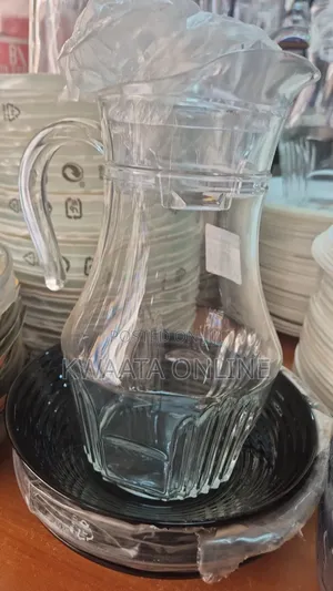 Glass Pitcher Jug With Lid Milk Carafe Glass Water Jug for Dining