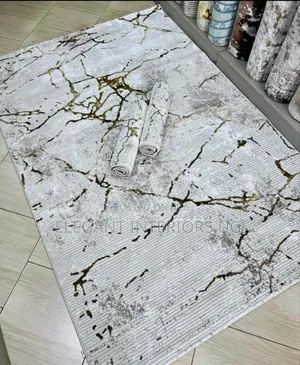 Elegant Center Carpets Available in Designs and Colours at Cheap Price