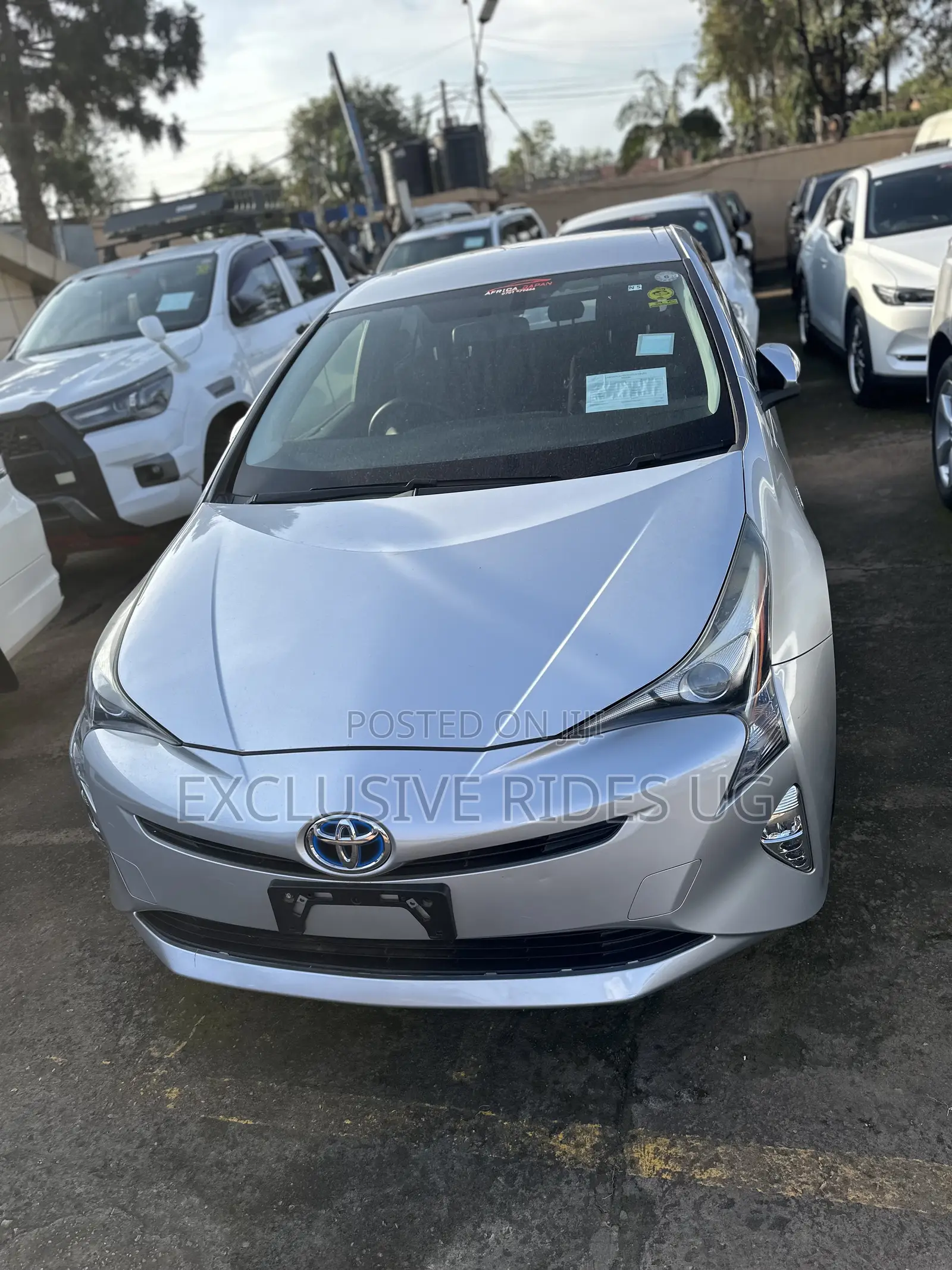 Toyota Prius 4dr Hatchback (1.8L 4cyl gas/electric hybrid CVT) 2016 Silver