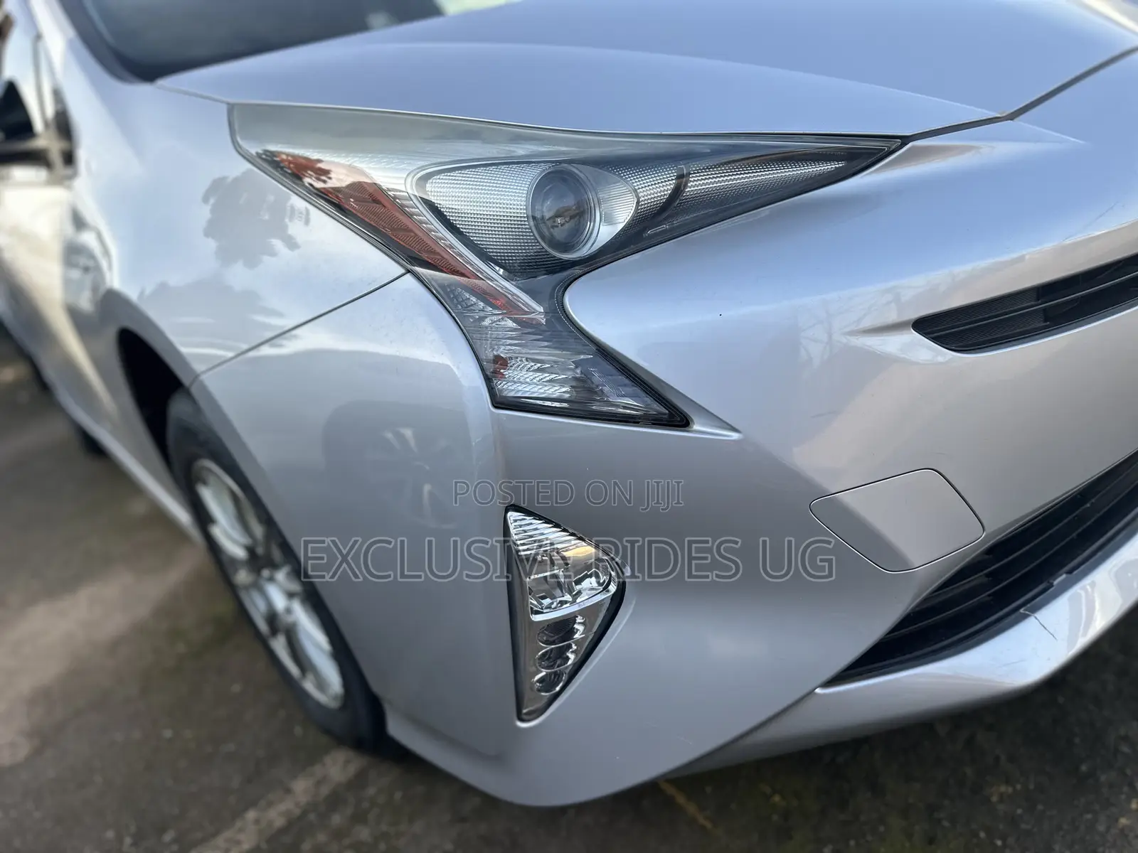 Toyota Prius 4dr Hatchback (1.8L 4cyl gas/electric hybrid CVT) 2016 Silver