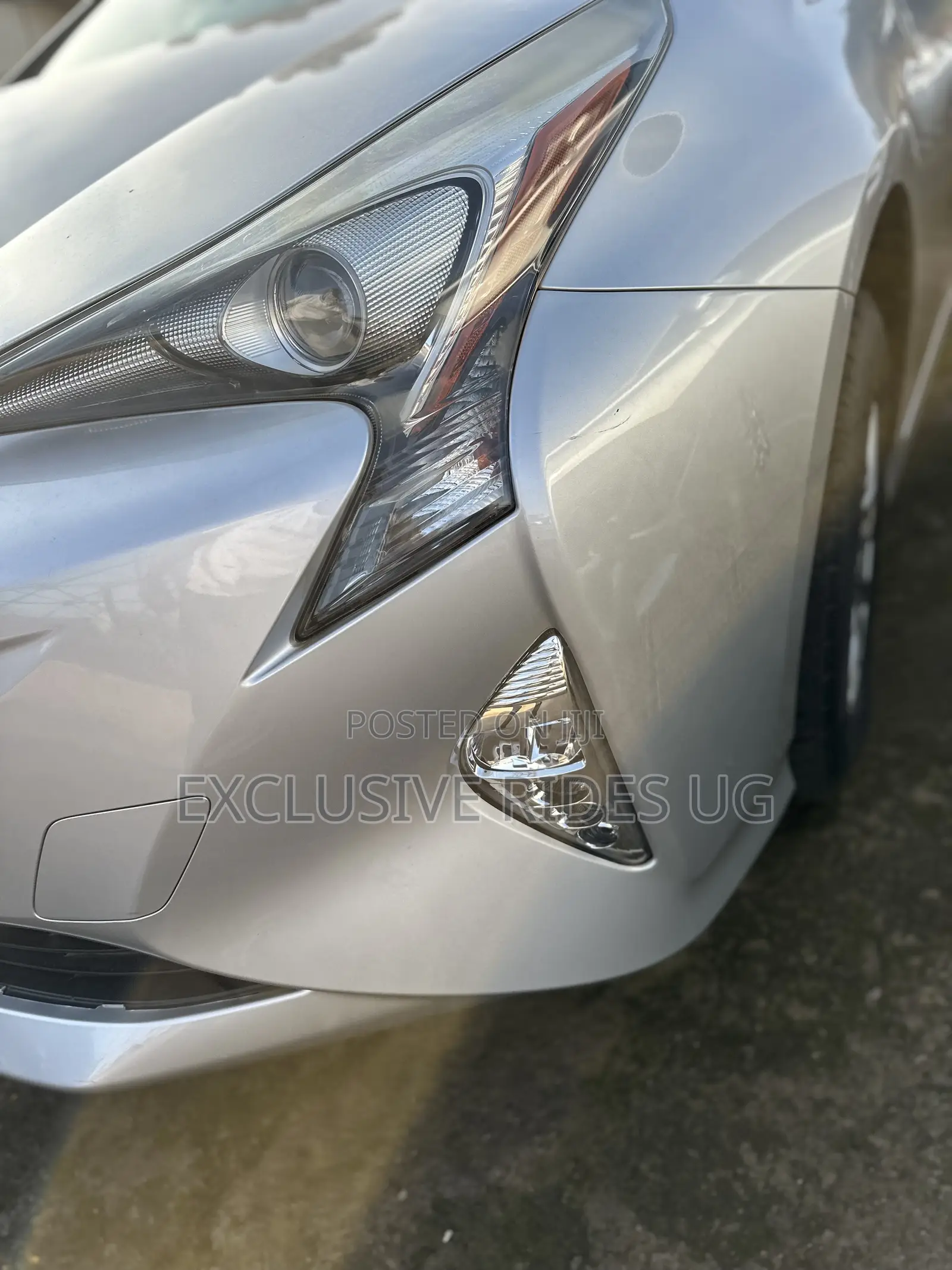 Toyota Prius 4dr Hatchback (1.8L 4cyl gas/electric hybrid CVT) 2016 Silver