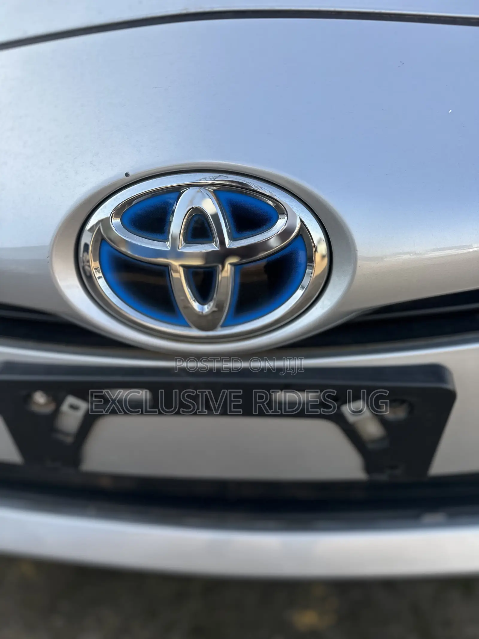 Toyota Prius 4dr Hatchback (1.8L 4cyl gas/electric hybrid CVT) 2016 Silver