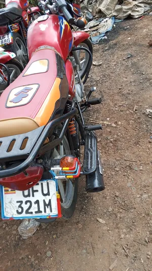 Bajaj Boxer 125 2023 Red