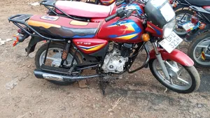 Bajaj Boxer 125 2023 Red