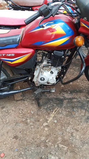 Bajaj Boxer 125 2023 Red