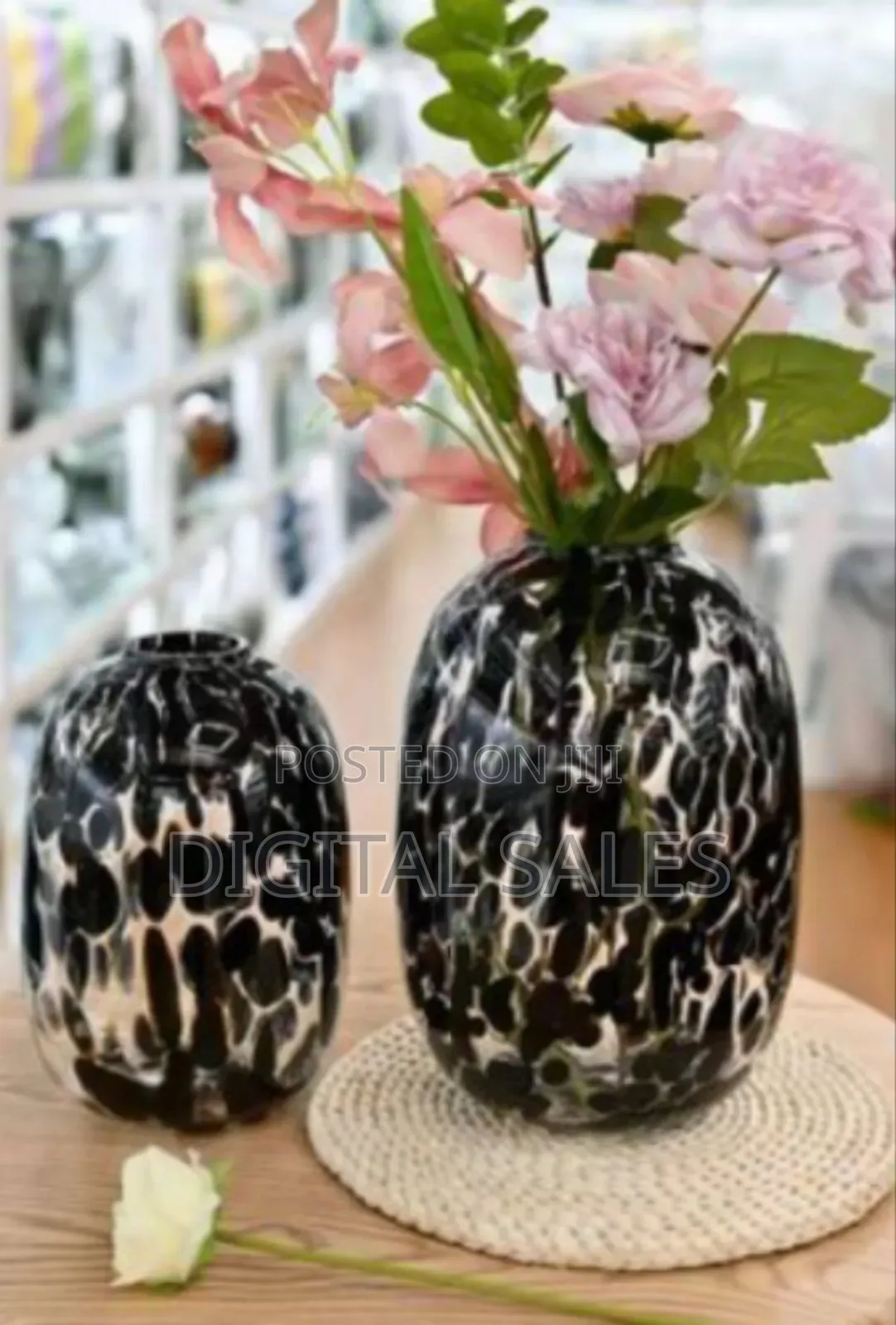 Share This Product
 1 Piece of Round Speckled Belly Compact Tabletop