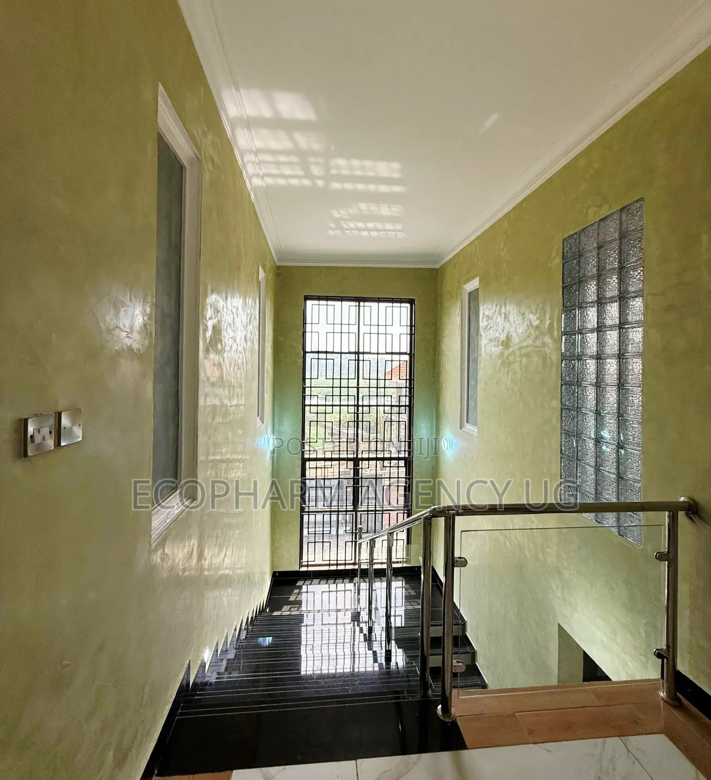 5bdrm Duplex in Najjera, Central Division for sale
