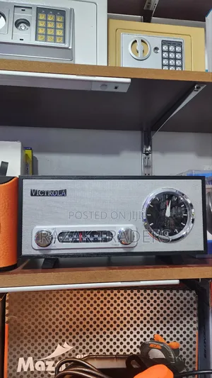 Victrola Vc-150 Broadway Bluetooth Clock Radio With Analogue Display