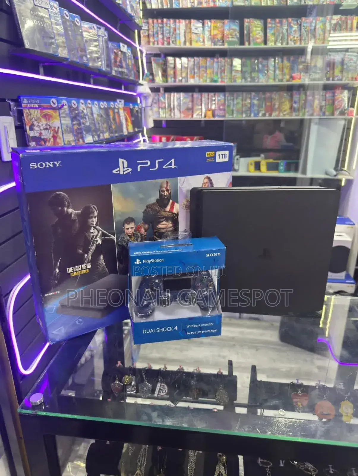 Playstation 4 Slim 500gb With 2 Controller and Over 15 Games Installed