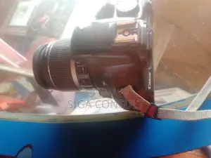 Canon 1100 Digital Camera Is Available for Sale in Bweyogerere
