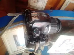 Canon 1100 Digital Camera Is Available for Sale in Bweyogerere