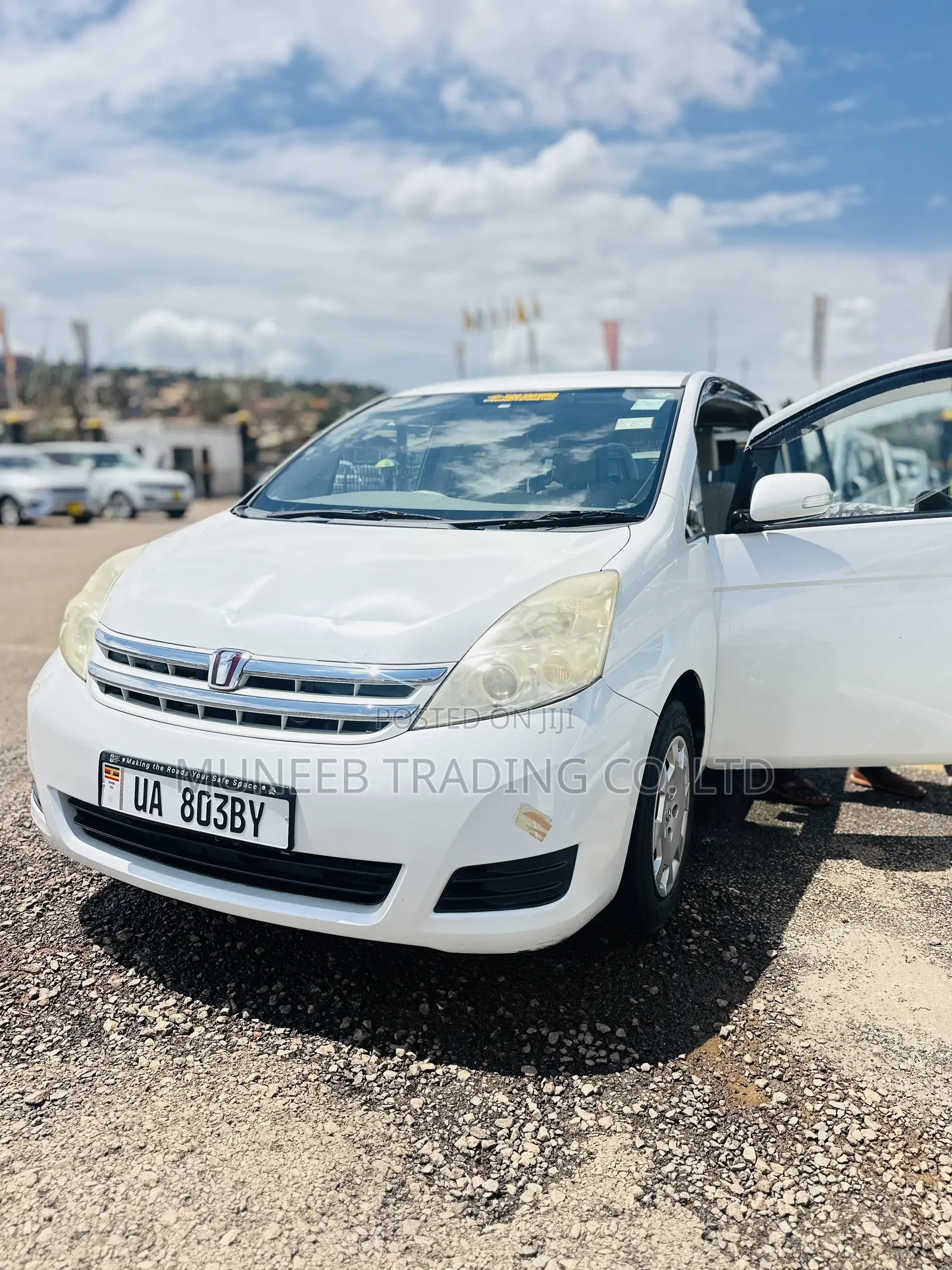 Toyota ISIS 2.0 L 2WD 2010 White