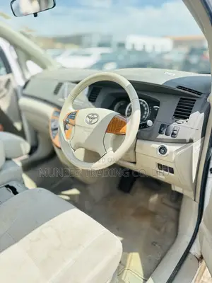 Toyota ISIS 2.0 L 2WD 2010 White