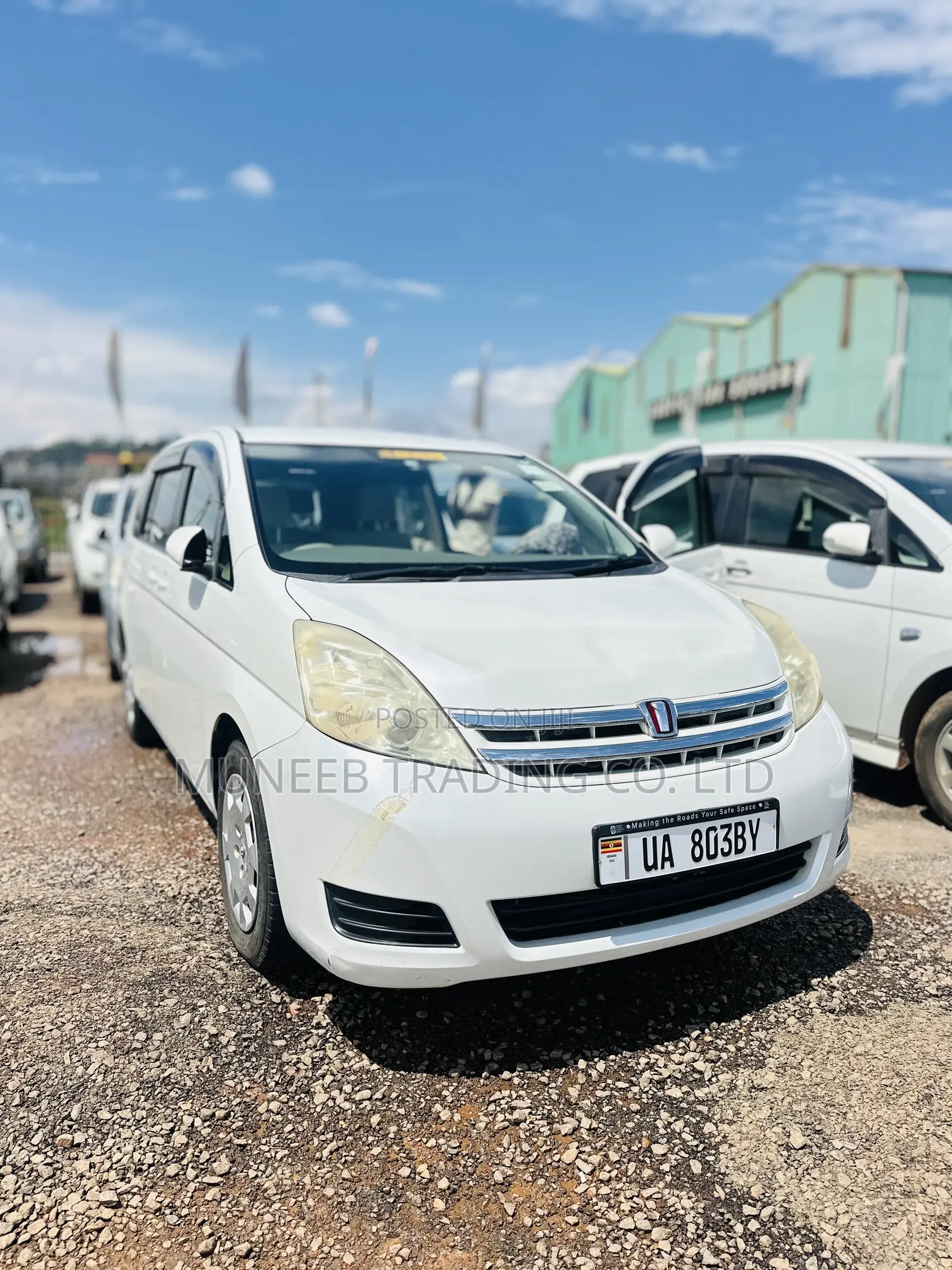 Toyota ISIS 2.0 L 2WD 2010 White