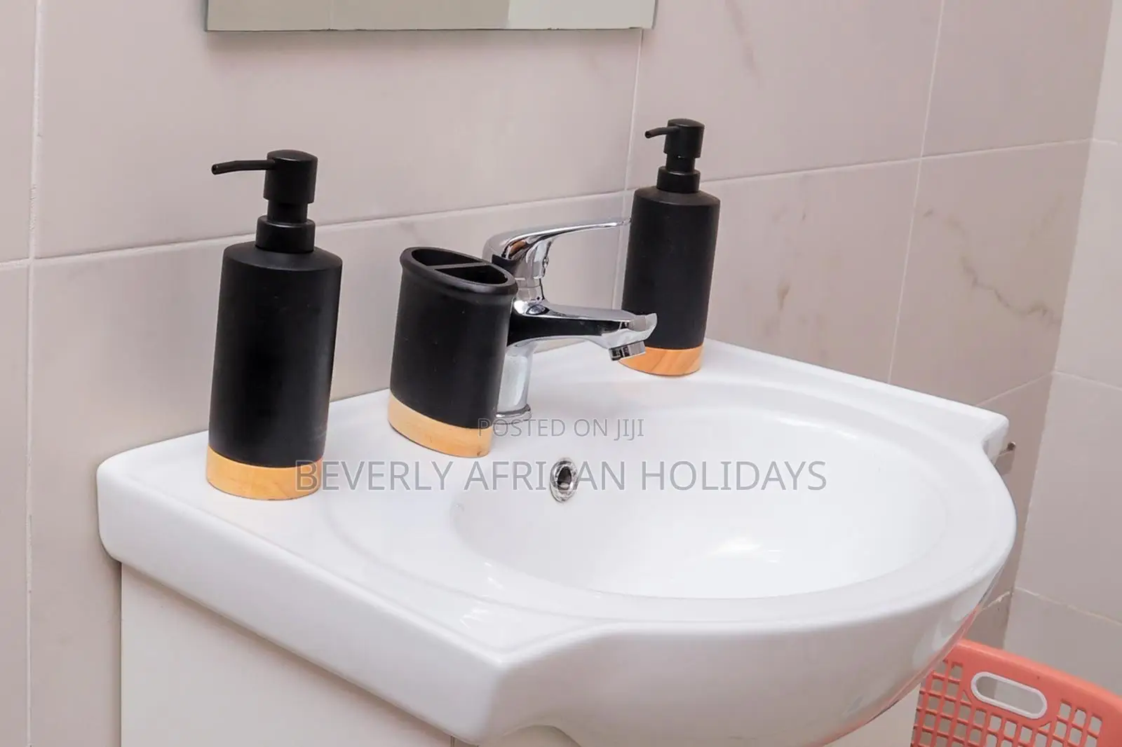 Furnished 4bdrm Villa in Kira for rent