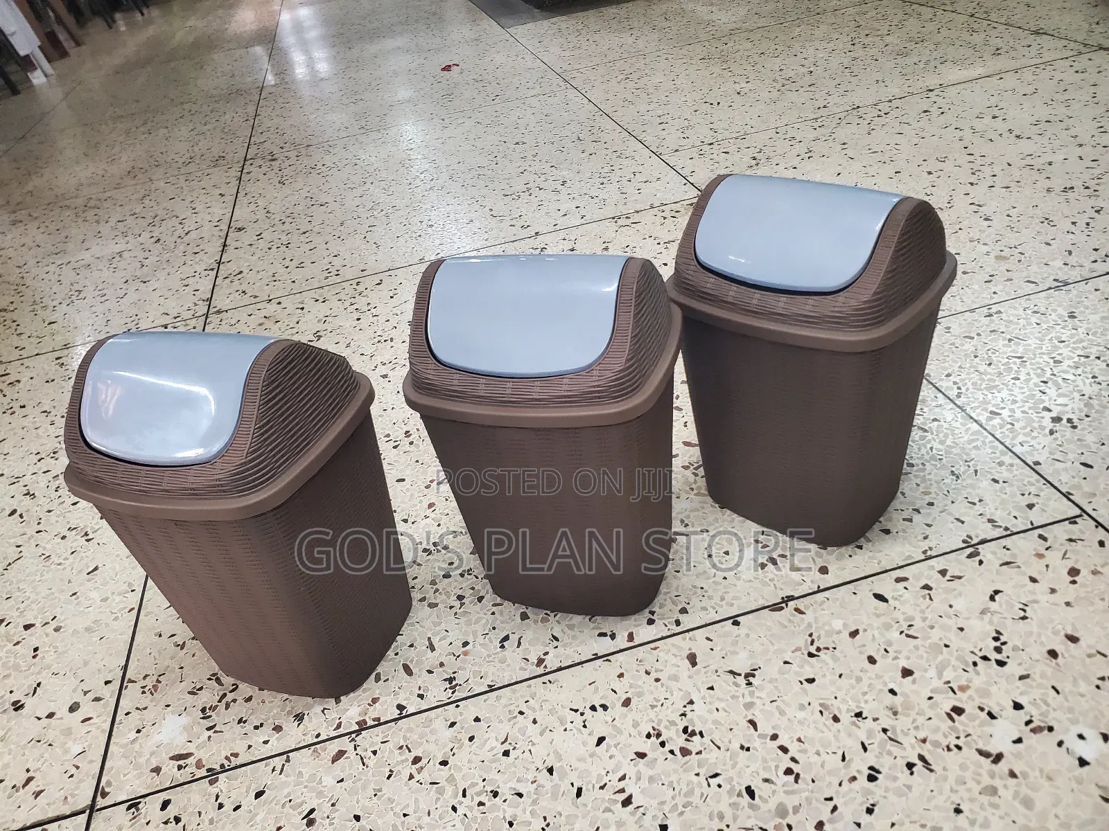Plastic Small Dust Bins for Office