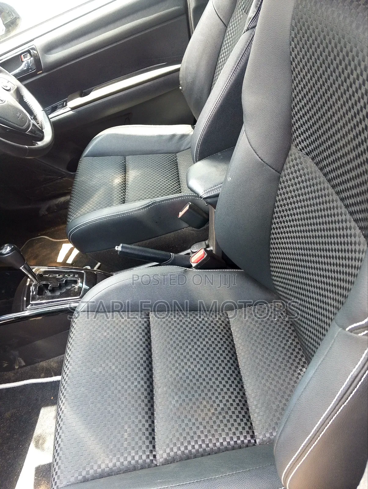 Toyota Corolla Fielder 1.5 Hybrid FWD 2015 Black