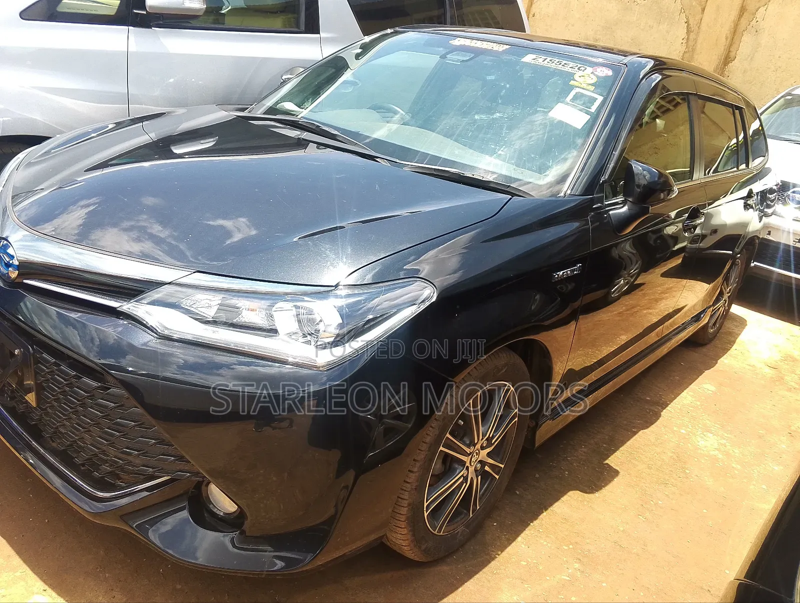 Toyota Corolla Fielder 1.5 Hybrid FWD 2015 Black