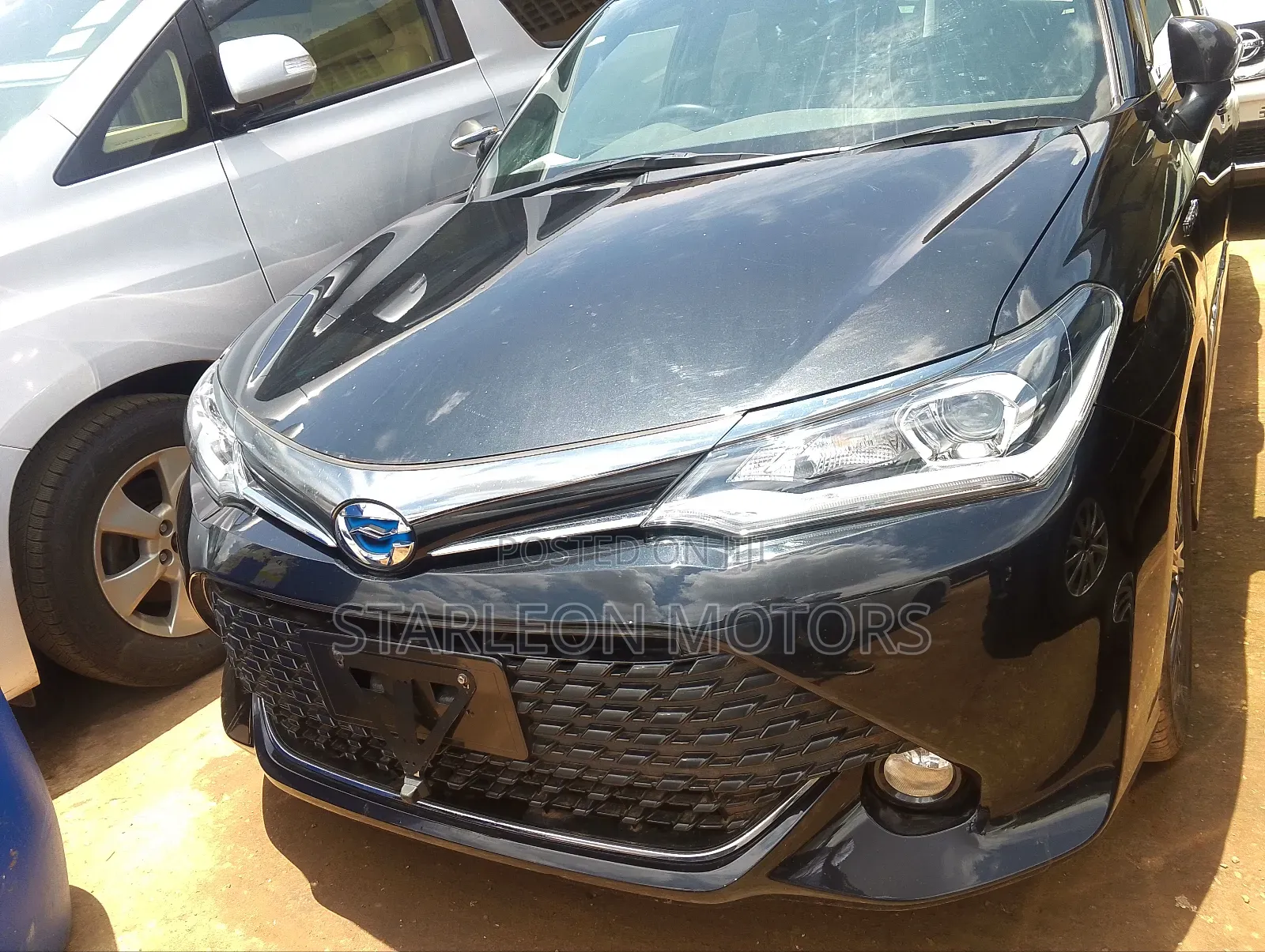 Toyota Corolla Fielder 1.5 Hybrid FWD 2015 Black
