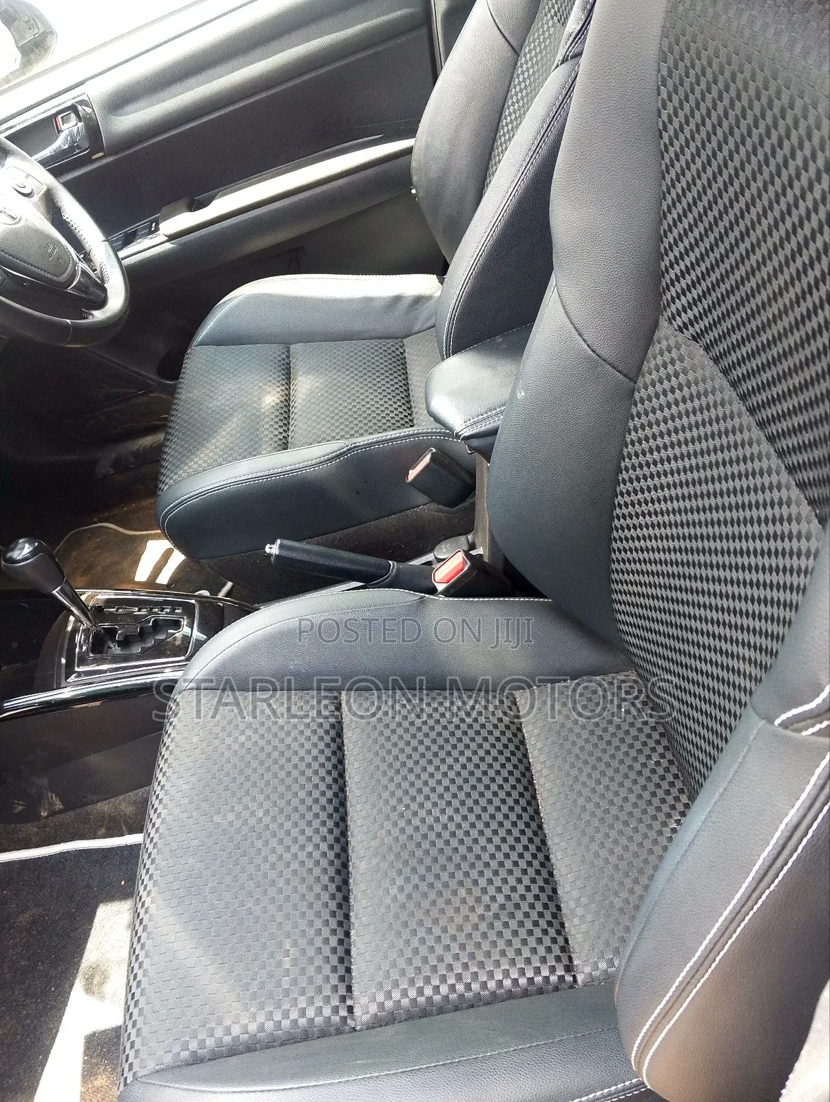 Toyota Corolla Fielder 1.5 Hybrid FWD 2015 Black