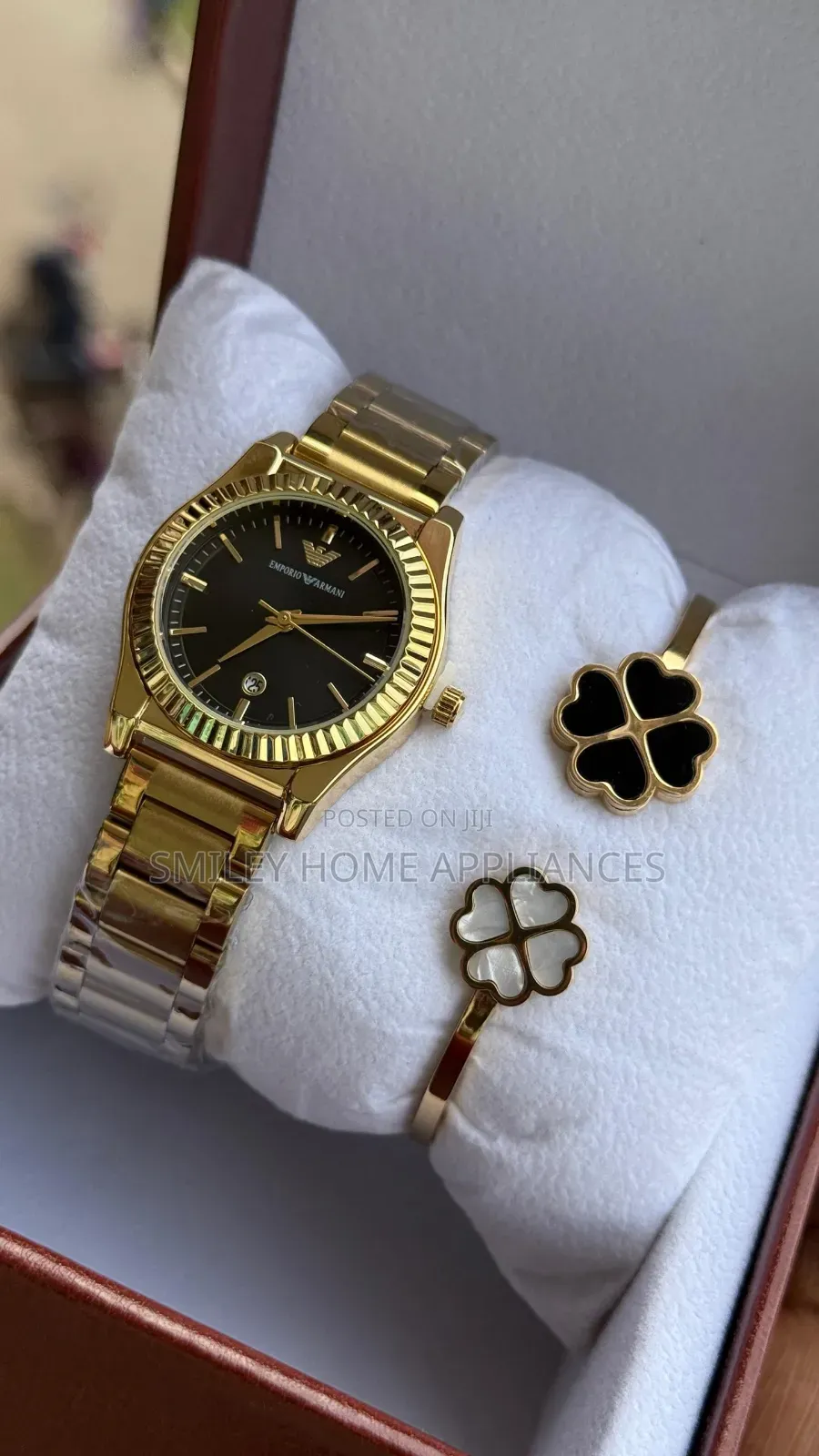 Emprio Armani Women's Bright Gold Color Wrist Stylish Time Piece