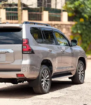 Toyota Land Cruiser Prado 2.8 2021 Gray
