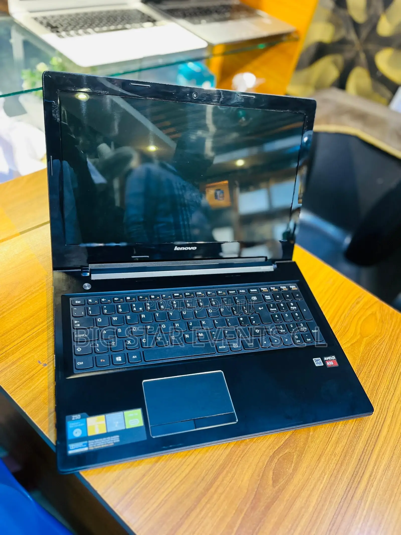 Laptop Lenovo 4GB AMD Ryzen HDD 250GB