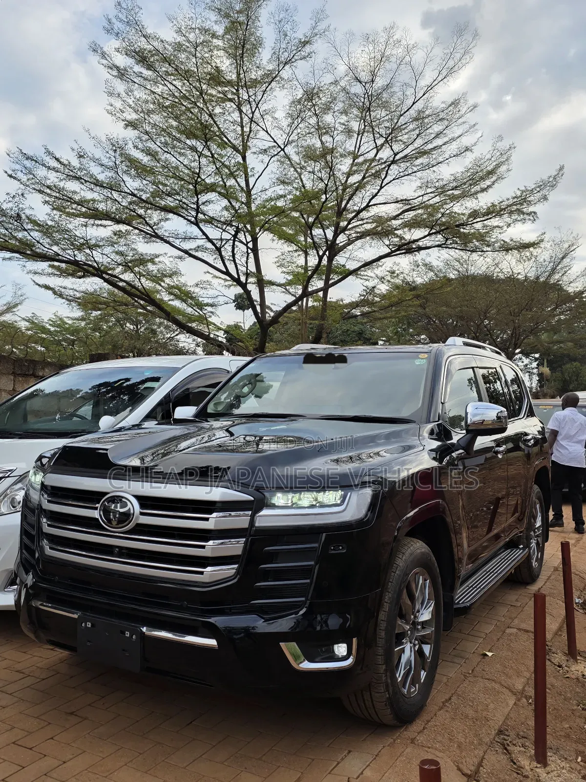 Toyota Land Cruiser LC300 2024 Black