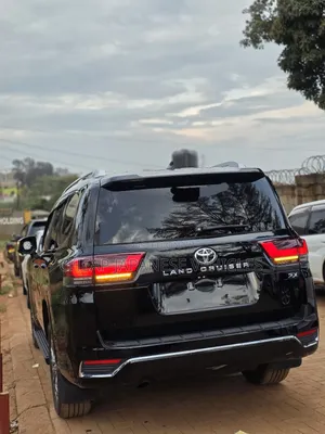 Toyota Land Cruiser LC300 2024 Black