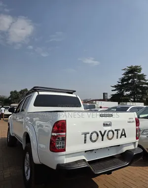 Toyota Hilux SR5 4x4 2013 White