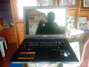 Laptop Samsung R700 4GB Intel Core 2 Duo HDD+SSD 128GB