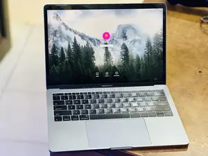 Laptop Apple MacBook Pro 2017 8GB Intel Core I5 SSHD (Hybrid) 256GB