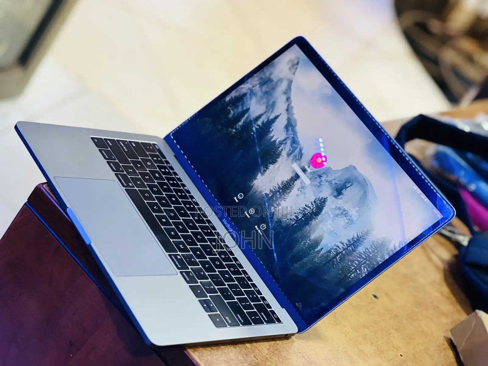 Laptop Apple MacBook Pro 2017 8GB Intel Core I5 SSHD (Hybrid) 256GB