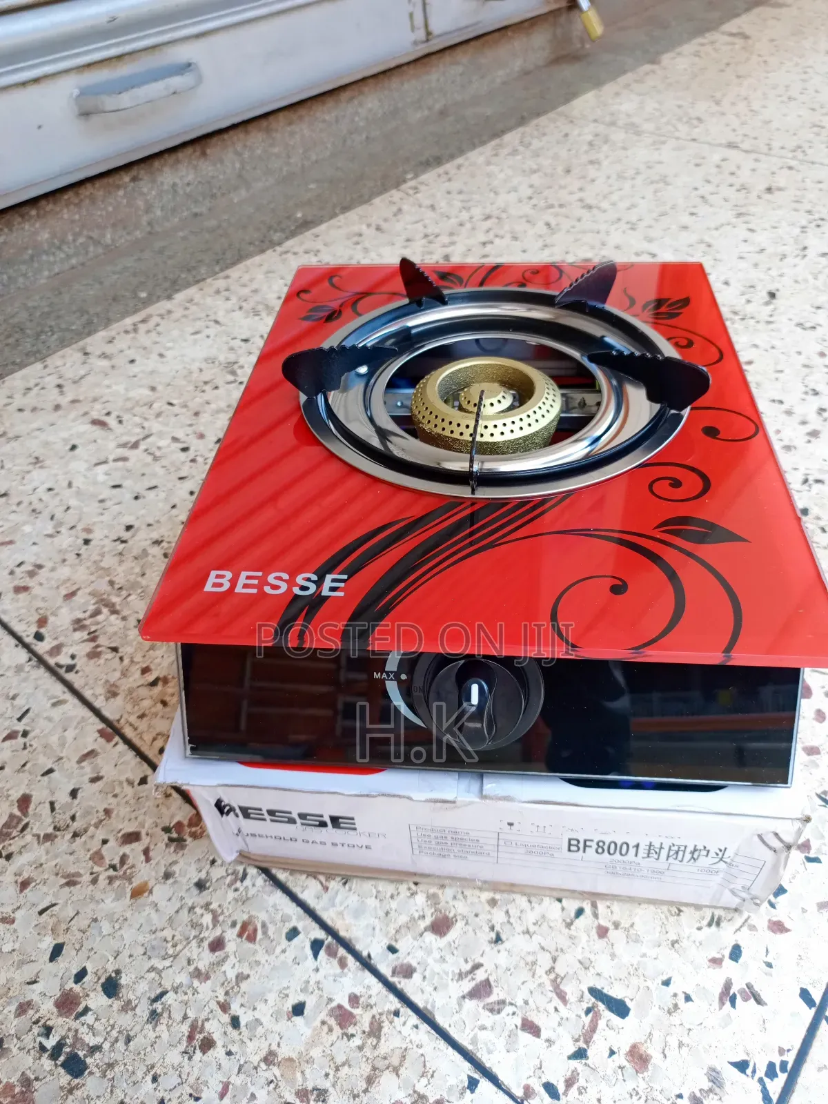 Besse Single-Burner Gas Stove With a Glass Top.