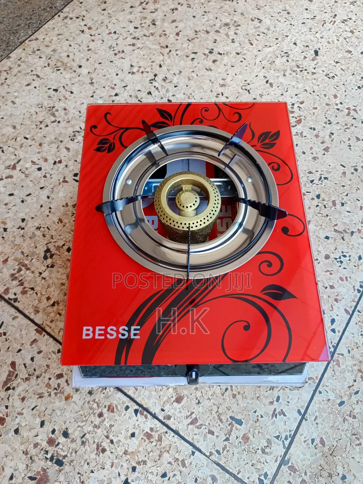 Besse Single-Burner Gas Stove With a Glass Top.