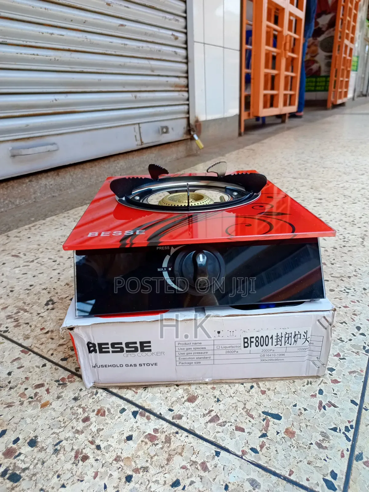 Besse Single-Burner Gas Stove With a Glass Top.