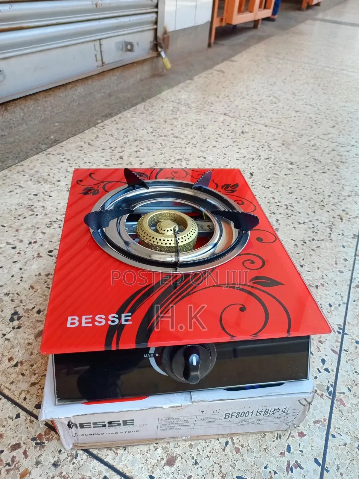 Besse Single-Burner Gas Stove With a Glass Top.
