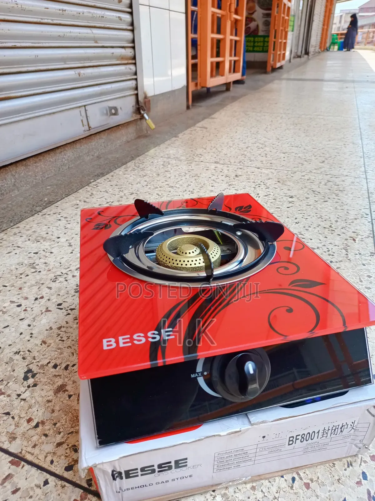 Besse Single-Burner Gas Stove With a Glass Top.