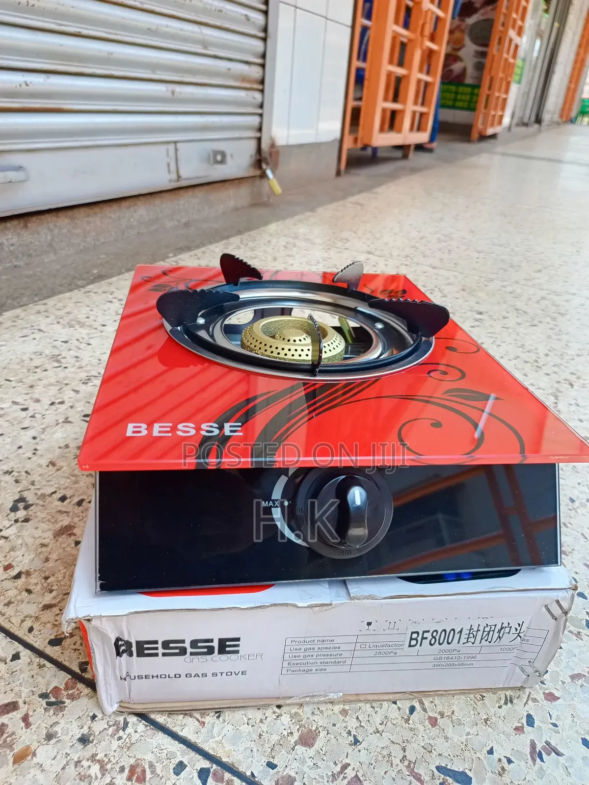 Besse Single-Burner Gas Stove With a Glass Top.