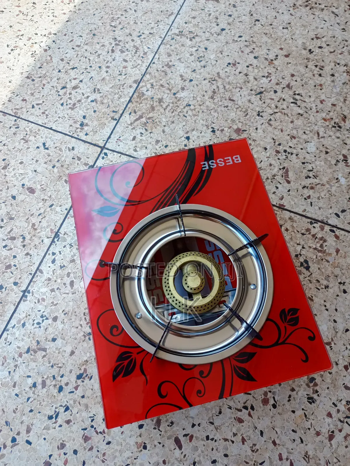 Besse Single-Burner Gas Stove With a Glass Top.