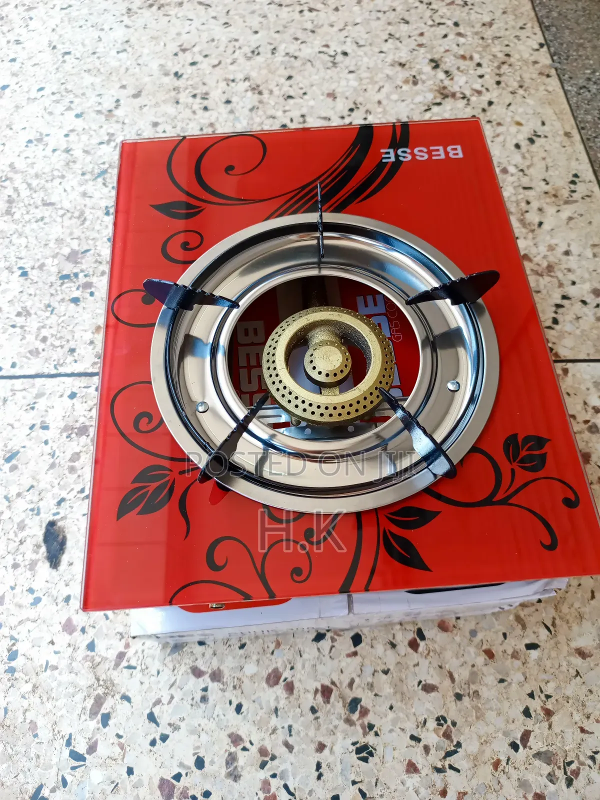 Besse Single-Burner Gas Stove With a Glass Top.
